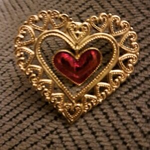 Vtg 80's Avon Heart Shaped Goldtone Filigree Brooch w/ Red Enamel Dangling Heart
